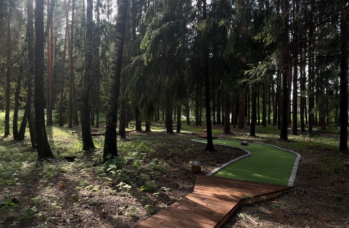 Nuoširdumas vietoj triukšmo: „Miško minigolfo“ komunikacijos receptas
