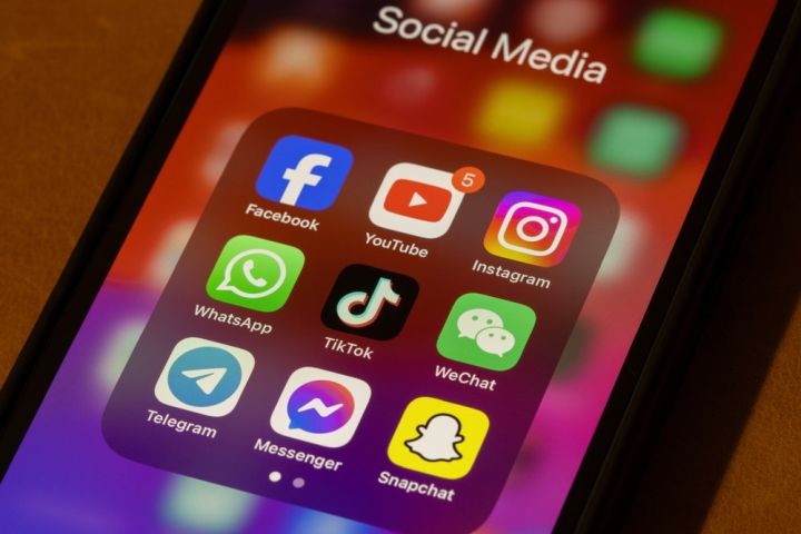 Misija (ne)įmanoma: kaip žiniasklaida kovoja dėl dėmesio „TikTok“ amžiuje?